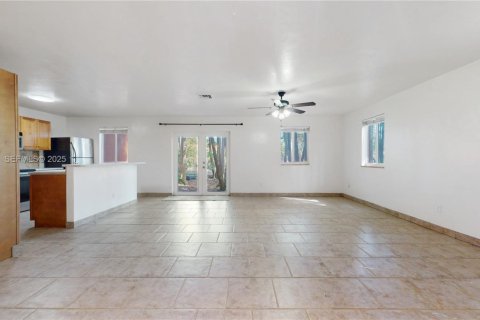 Townhouse in Palmetto Bay, Florida 3 bedrooms, 210.14 sq.m. № 1987173 - photo 5