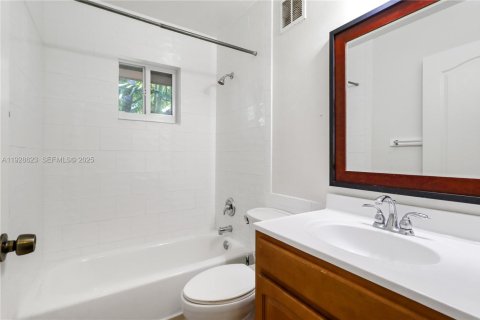 Townhouse in Palmetto Bay, Florida 3 bedrooms, 210.14 sq.m. № 1987173 - photo 23