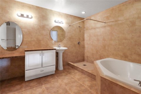 Townhouse in Palmetto Bay, Florida 3 bedrooms, 210.14 sq.m. № 1987173 - photo 14