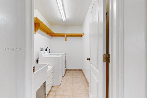 Townhouse in Palmetto Bay, Florida 3 bedrooms, 210.14 sq.m. № 1987173 - photo 25