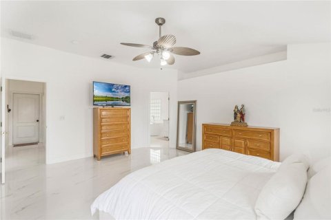 House in Winter Garden, Florida 4 bedrooms, 233.84 sq.m. № 1747068 - photo 18