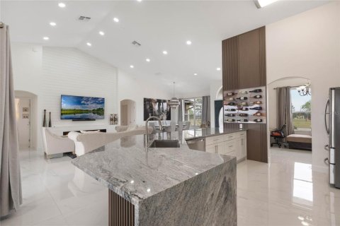 House in Winter Garden, Florida 4 bedrooms, 233.84 sq.m. № 1747068 - photo 14