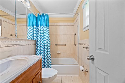 Villa ou maison à vendre à Miami, Floride: 3 chambres, 203.73 m2 № 1956712 - photo 23