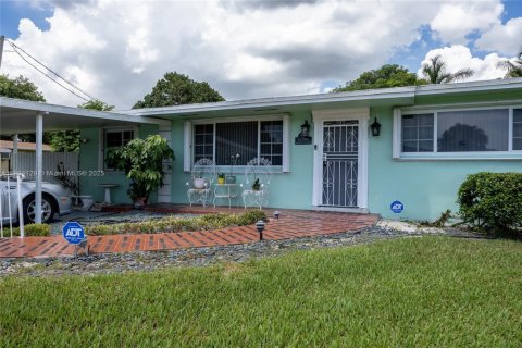 Villa ou maison à vendre à Miami, Floride: 3 chambres, 203.73 m2 № 1956712 - photo 3
