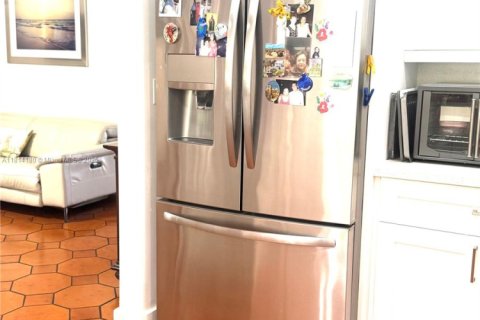 House in Miami, Florida 4 bedrooms, 222.59 sq.m. № 1934225 - photo 12