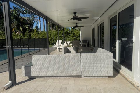 House in Miami, Florida 4 bedrooms, 222.59 sq.m. № 1934225 - photo 27