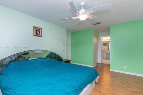 Купить виллу или дом в Уэстон, Флорида 5 спален, 248.23м2, № 2043402 - фото 15