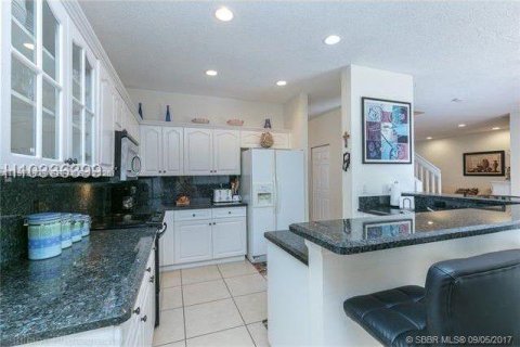 Купить виллу или дом в Уэстон, Флорида 5 спален, 248.23м2, № 2043402 - фото 8