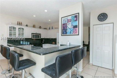 Купить виллу или дом в Уэстон, Флорида 5 спален, 248.23м2, № 2043402 - фото 9