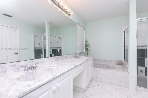 Купить виллу или дом в Уэстон, Флорида 5 спален, 248.23м2, № 2043402 - фото 16