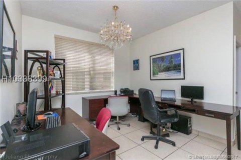 Купить виллу или дом в Уэстон, Флорида 5 спален, 248.23м2, № 2043402 - фото 24