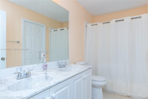 Купить виллу или дом в Уэстон, Флорида 5 спален, 248.23м2, № 2043402 - фото 25