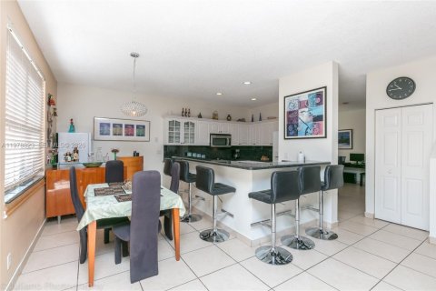 Купить виллу или дом в Уэстон, Флорида 5 спален, 248.23м2, № 2043402 - фото 7