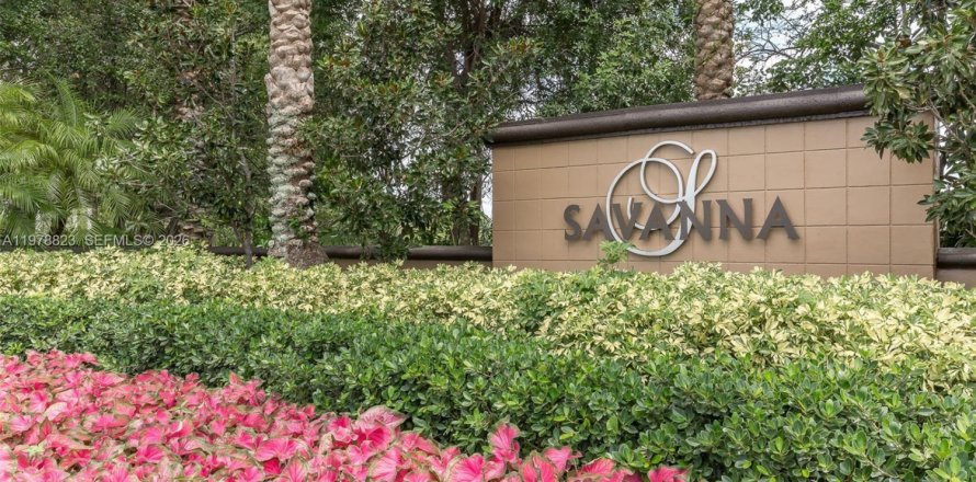 Дом в Уэстон, Флорида 5 спален, 248.23м2 № 2043402