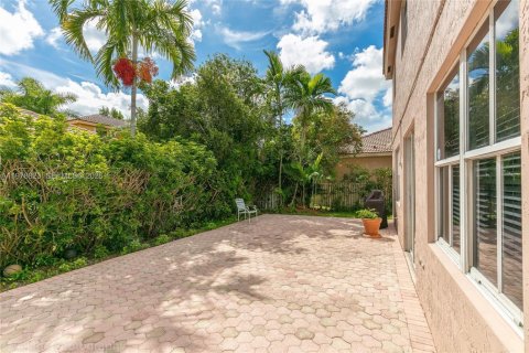 Купить виллу или дом в Уэстон, Флорида 5 спален, 248.23м2, № 2043402 - фото 12