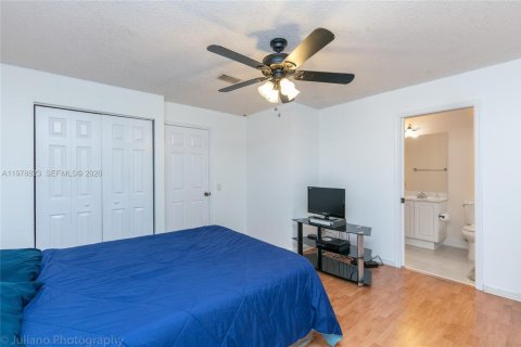 Купить виллу или дом в Уэстон, Флорида 5 спален, 248.23м2, № 2043402 - фото 21