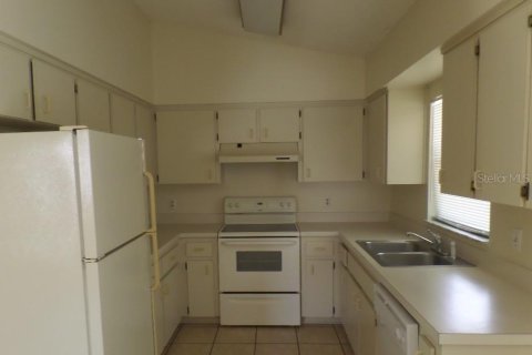 House in Casselberry, Florida 3 bedrooms, 118.54 sq.m. № 2394401 - photo 4