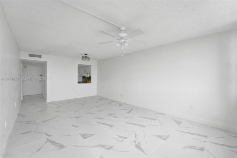 Copropriété à louer à Miami, Floride: 1 chambre, 79.99 m2 № 2048793 - photo 6