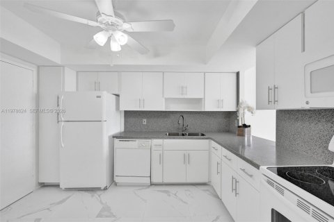 Copropriété à louer à Miami, Floride: 1 chambre, 79.99 m2 № 2048793 - photo 9