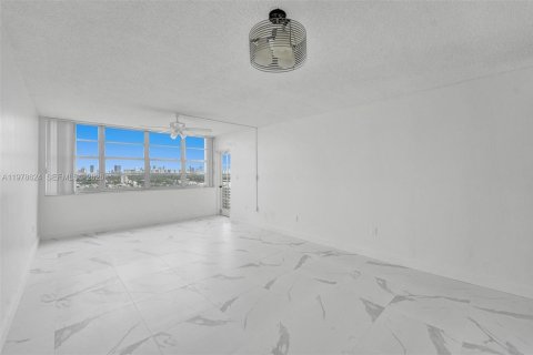 Copropriété à louer à Miami, Floride: 1 chambre, 79.99 m2 № 2048793 - photo 5