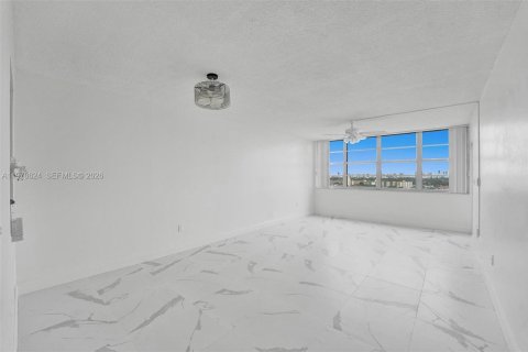 Copropriété à louer à Miami, Floride: 1 chambre, 79.99 m2 № 2048793 - photo 4