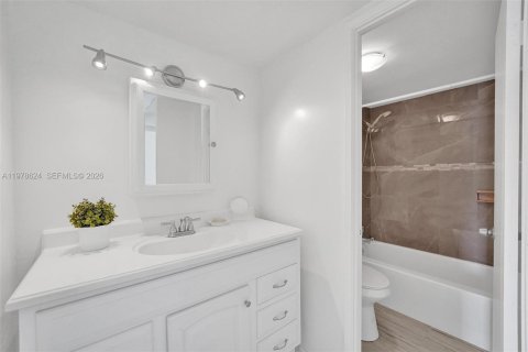 Copropriété à louer à Miami, Floride: 1 chambre, 79.99 m2 № 2048793 - photo 18