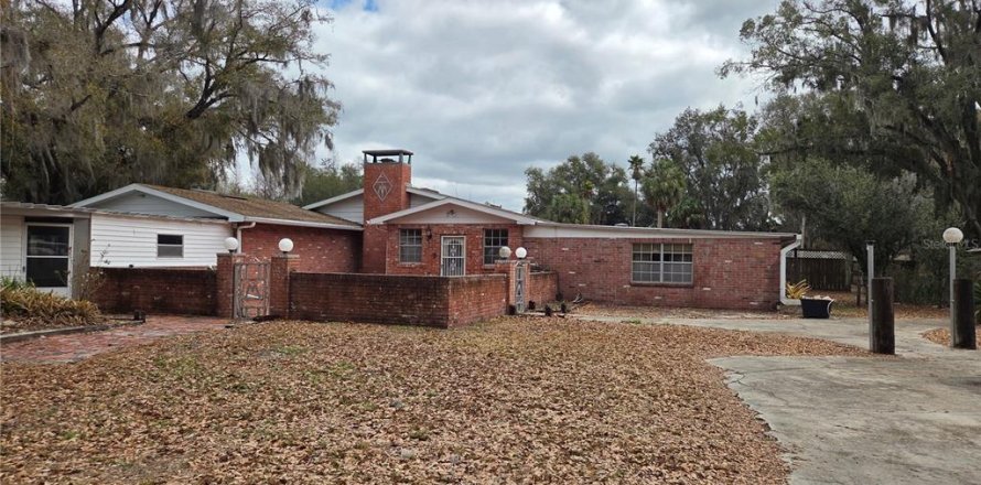 House in Plant City, Florida 5 bedrooms, 652.45 sq.m. № 2195103