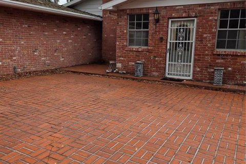 House in Plant City, Florida 5 bedrooms, 652.45 sq.m. № 2195103 - photo 5