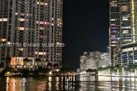 Condo in Miami, Florida, 3 bedrooms № 1922750 - photo 4