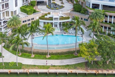 Condo in Miami, Florida, 3 bedrooms № 1922750 - photo 9