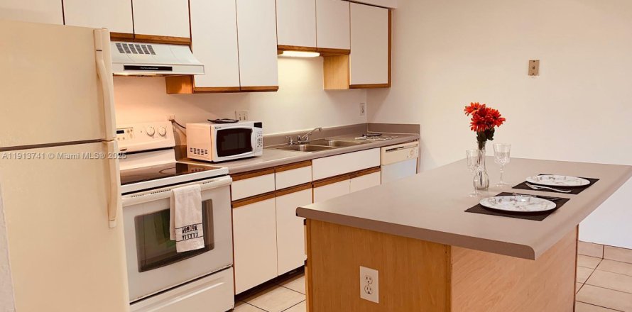 Condo à Pompano Beach, Floride, 1 chambre  № 1968939