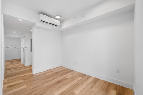 Apartment in Miami, Florida 37.16 sq.m. № 2002585 - photo 11