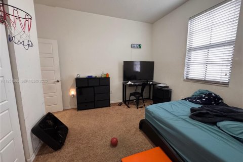 Снять в аренду таунхаус в Майами, Флорида 3 спальни, 179.86м2, № 2005999 - фото 12