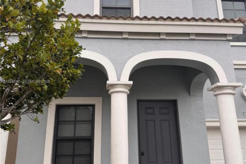 Снять в аренду таунхаус в Майами, Флорида 3 спальни, 179.86м2, № 2005999 - фото 18