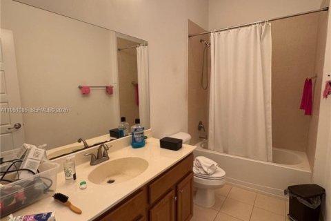 Снять в аренду таунхаус в Майами, Флорида 3 спальни, 179.86м2, № 2005999 - фото 3