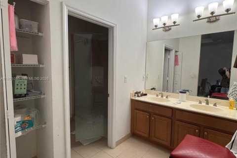 Снять в аренду таунхаус в Майами, Флорида 3 спальни, 179.86м2, № 2005999 - фото 24