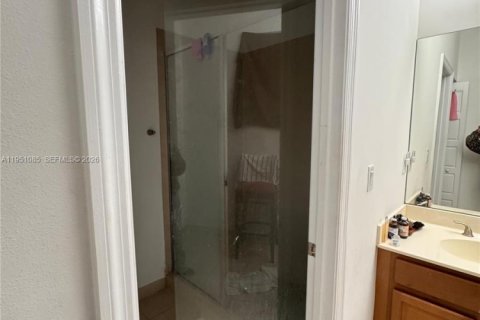 Снять в аренду таунхаус в Майами, Флорида 3 спальни, 179.86м2, № 2005999 - фото 17