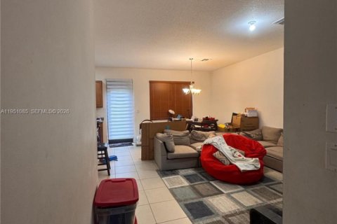 Снять в аренду таунхаус в Майами, Флорида 3 спальни, 179.86м2, № 2005999 - фото 4