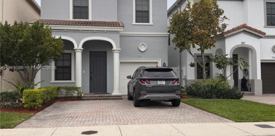 Таунхаус в Майами, Флорида 3 спальни, 179.86м2 № 2005999