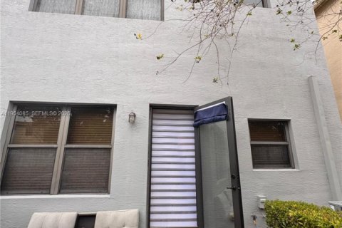 Снять в аренду таунхаус в Майами, Флорида 3 спальни, 179.86м2, № 2005999 - фото 14