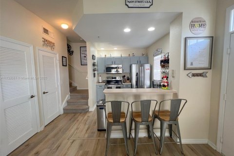 Купить таунхаус в Киссимми, Флорида 4 спальни, № 1985119 - фото 2