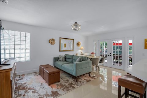 House in Weston, Florida 4 bedrooms, 192.31 sq.m. № 1830914 - photo 15