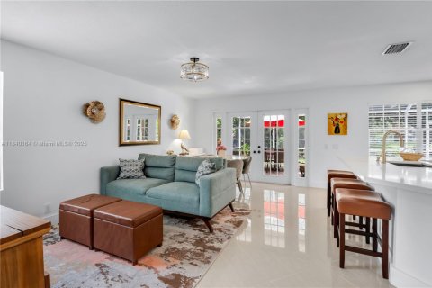House in Weston, Florida 4 bedrooms, 192.31 sq.m. № 1830914 - photo 16