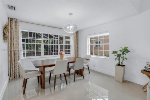 House in Weston, Florida 4 bedrooms, 192.31 sq.m. № 1830914 - photo 7