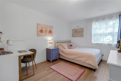 House in Weston, Florida 4 bedrooms, 192.31 sq.m. № 1830914 - photo 23