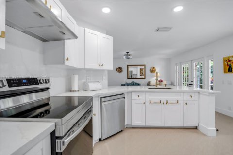 House in Weston, Florida 4 bedrooms, 192.31 sq.m. № 1830914 - photo 9