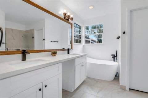 House in Weston, Florida 4 bedrooms, 192.31 sq.m. № 1830914 - photo 20