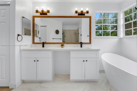 House in Weston, Florida 4 bedrooms, 192.31 sq.m. № 1830914 - photo 19