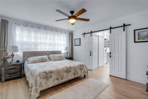 House in Weston, Florida 4 bedrooms, 192.31 sq.m. № 1830914 - photo 17