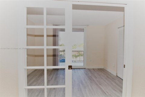 Condominio en alquiler en North Miami, Florida, 1 dormitorio, 65.96 m2 № 2076821 - foto 3